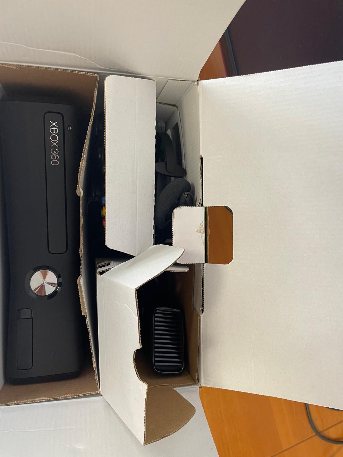 Console Xbox 360 250 GO + Kinect + boîte