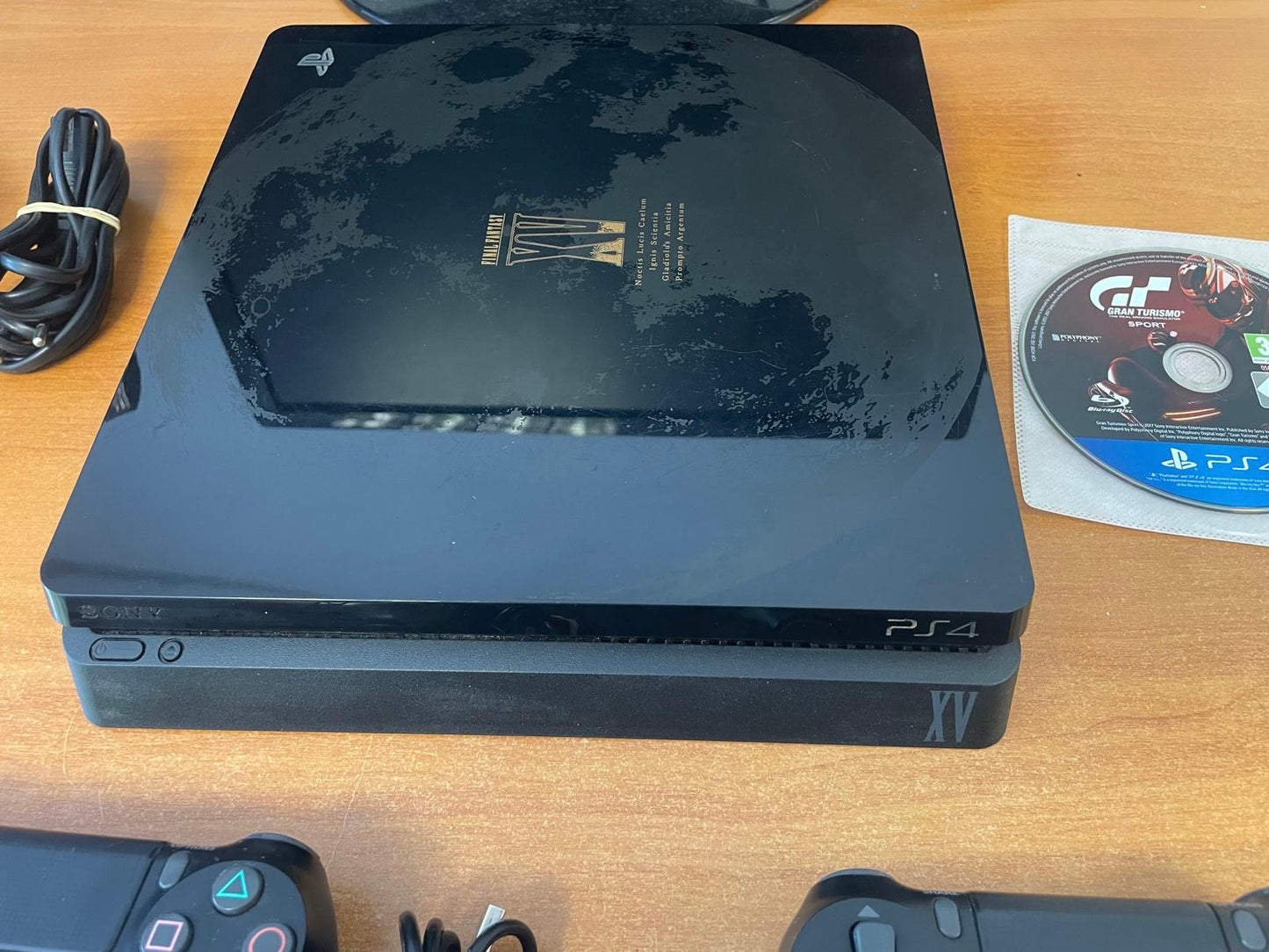 Console PS4 Slim 1 To Final Fantasy XV + 2 manettes