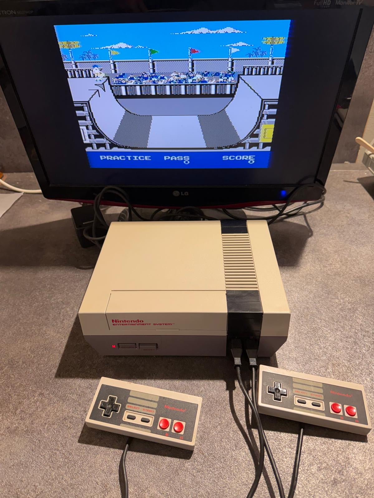 Console Nintendo nes + 2 manettes