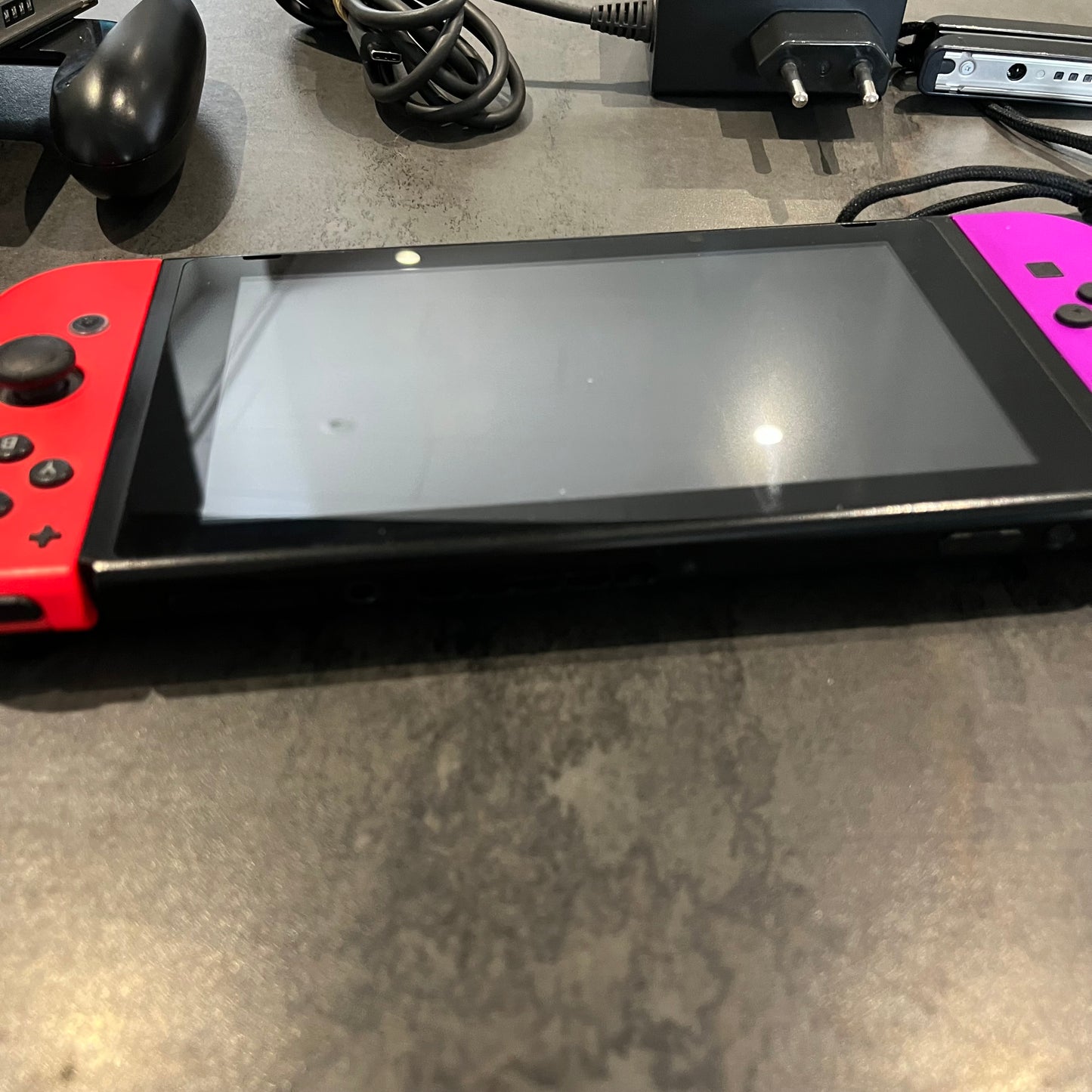 Console Switch édition Pokémon ( bien lire )