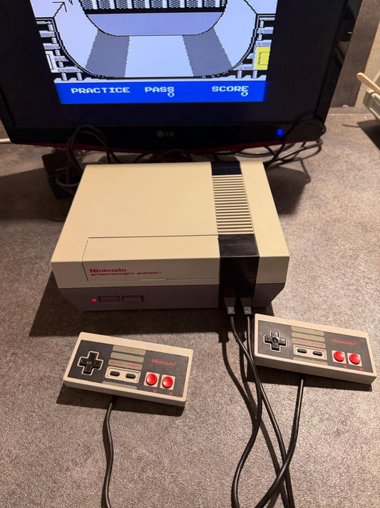 Console Nintendo nes + 2 manettes