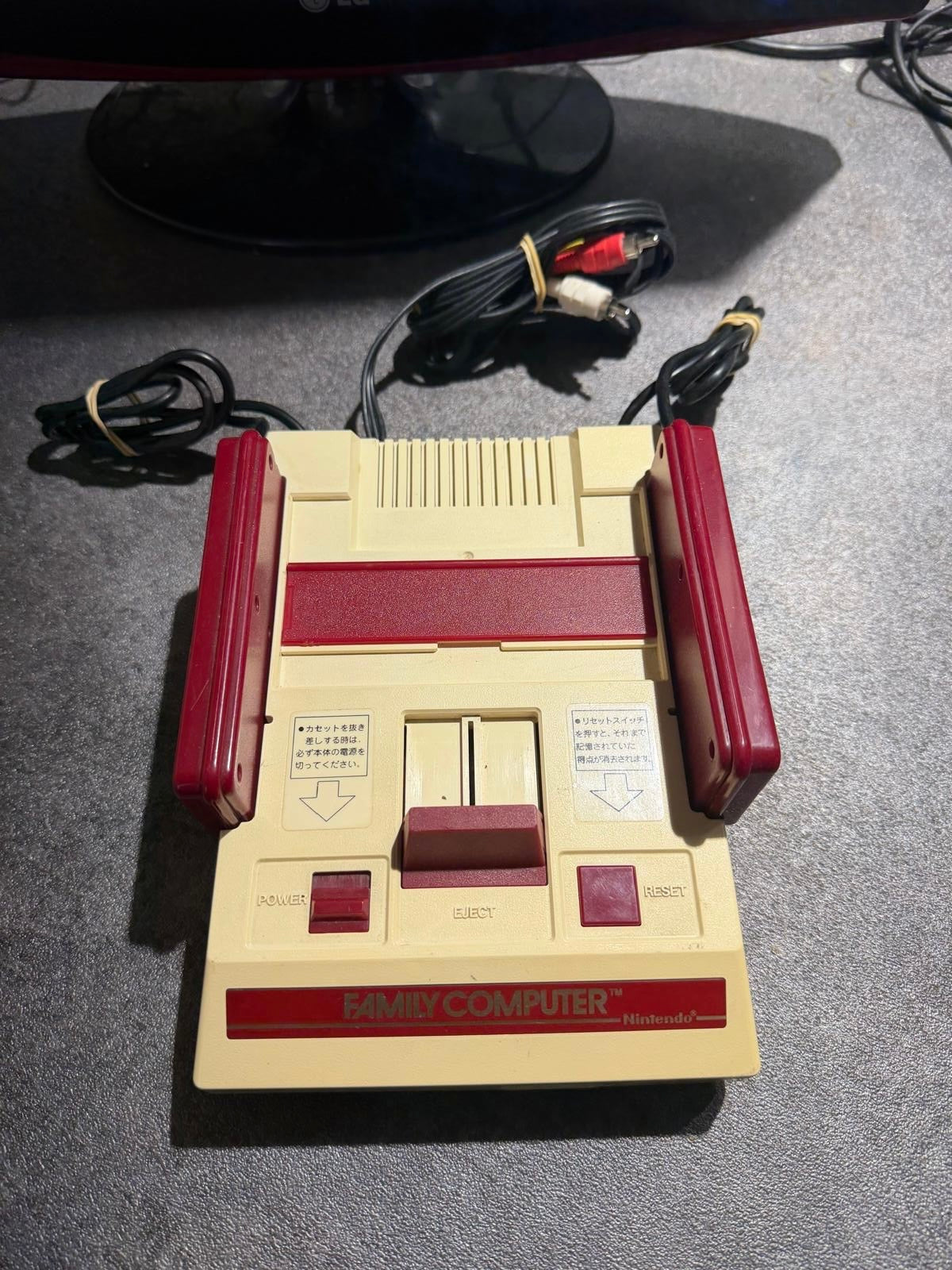 Console Family Computer (NES japonaise) bien lire