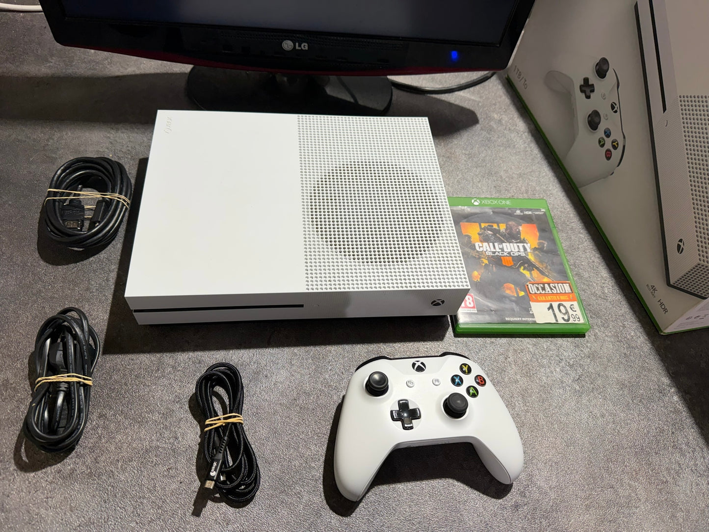 Console Xbox One S 1 To en boîte