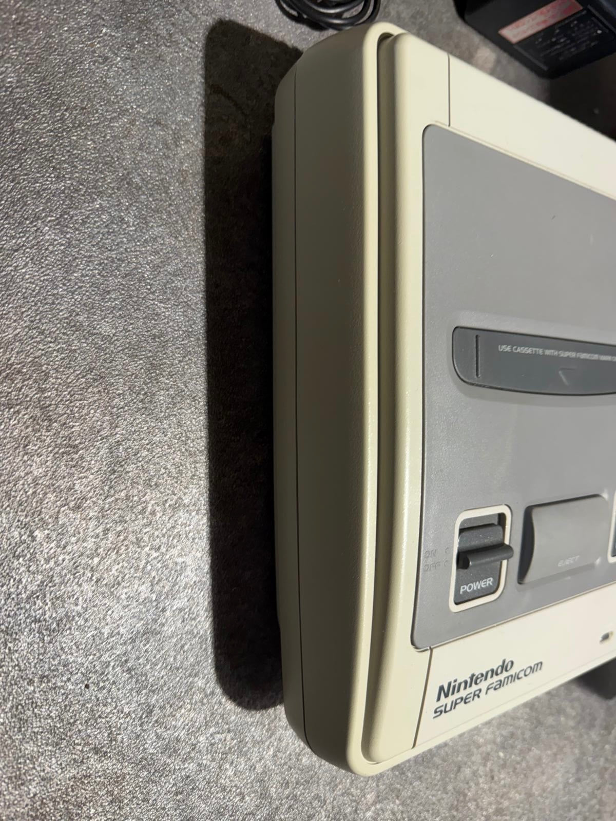 Console Super Nintendo Famicom japonaise + 2 manettes
