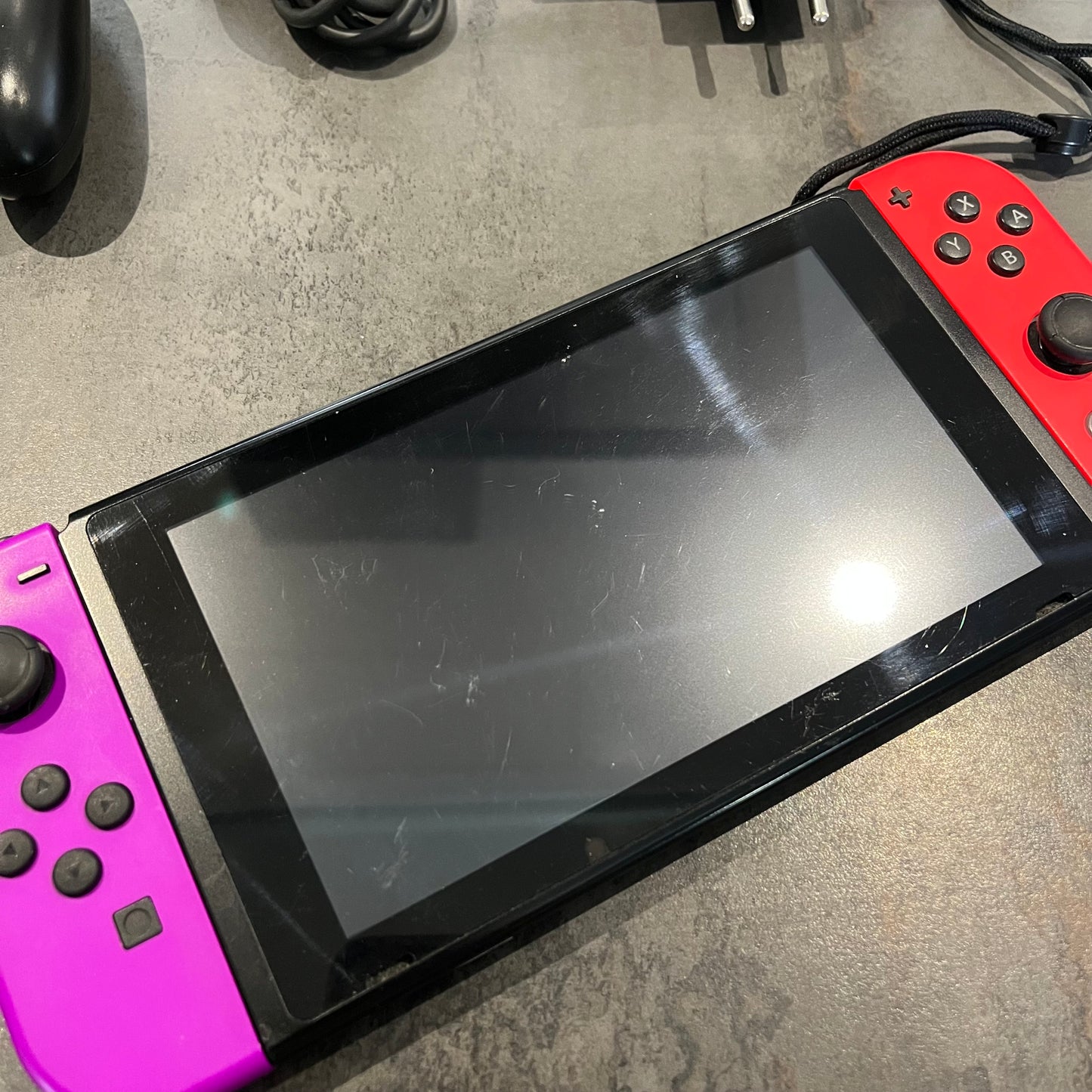 Console Switch édition Pokémon ( bien lire )