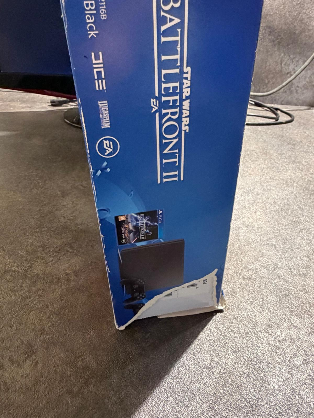 Console PS4 Star Wars Battlefront 2 en boîte