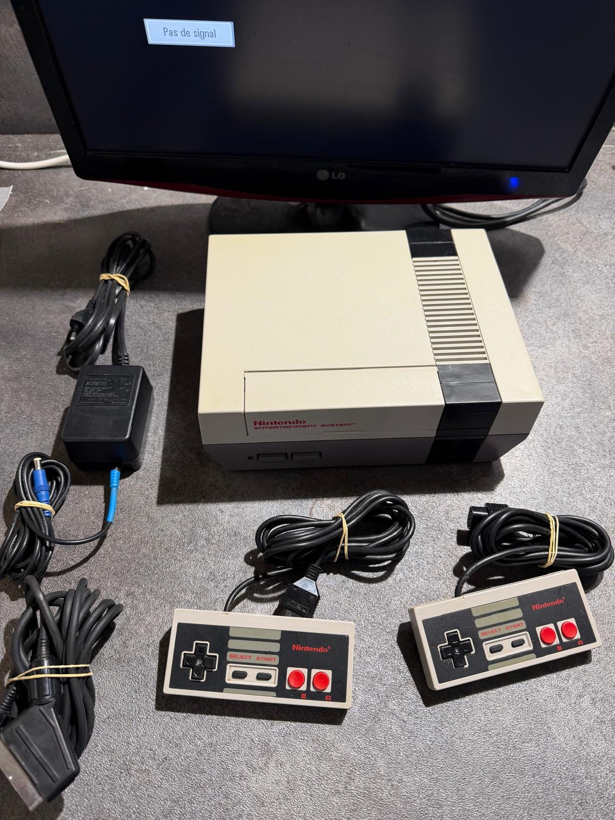 Console Nintendo nes + 2 manettes