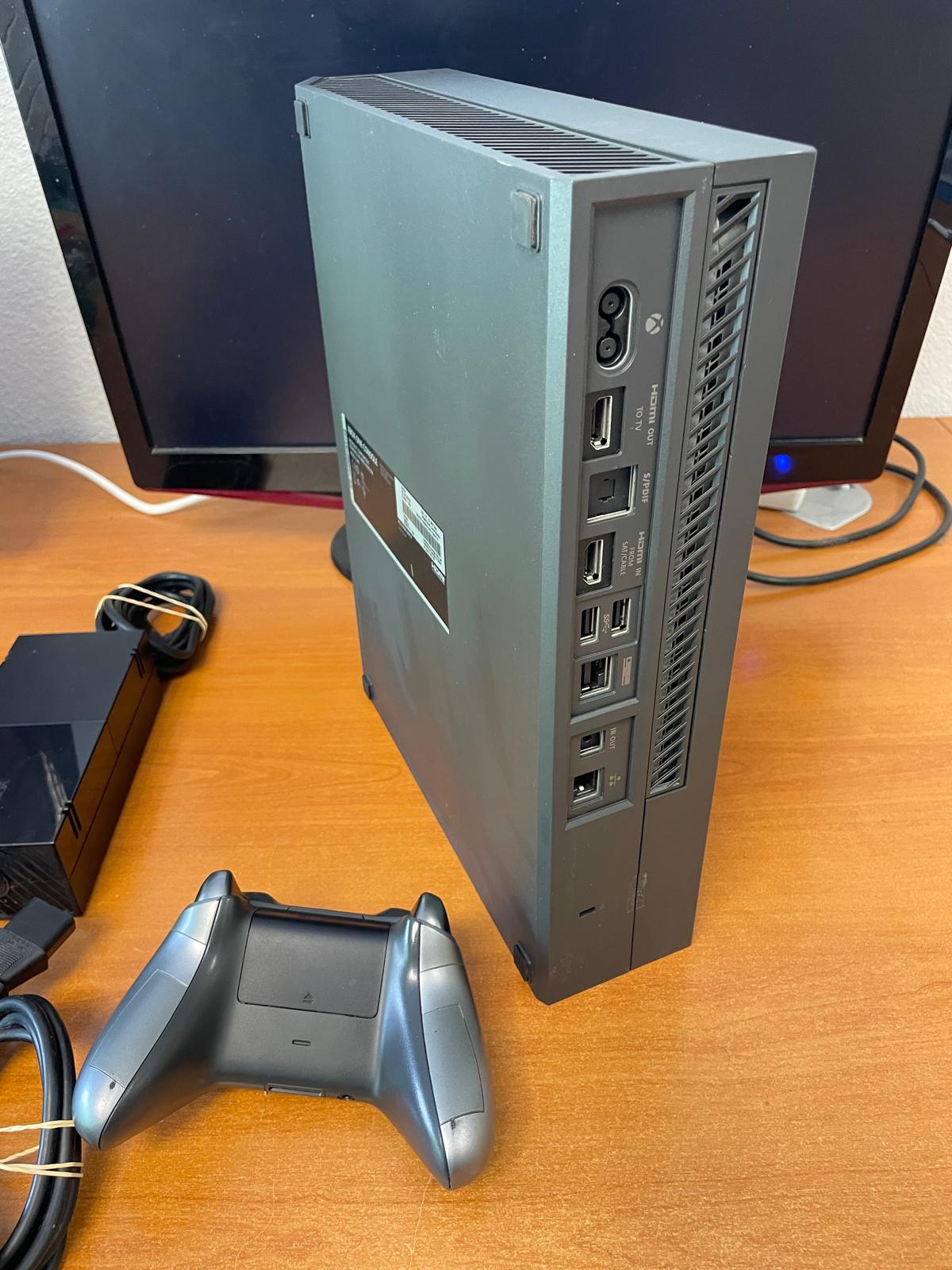 Xbox One Halo Edition