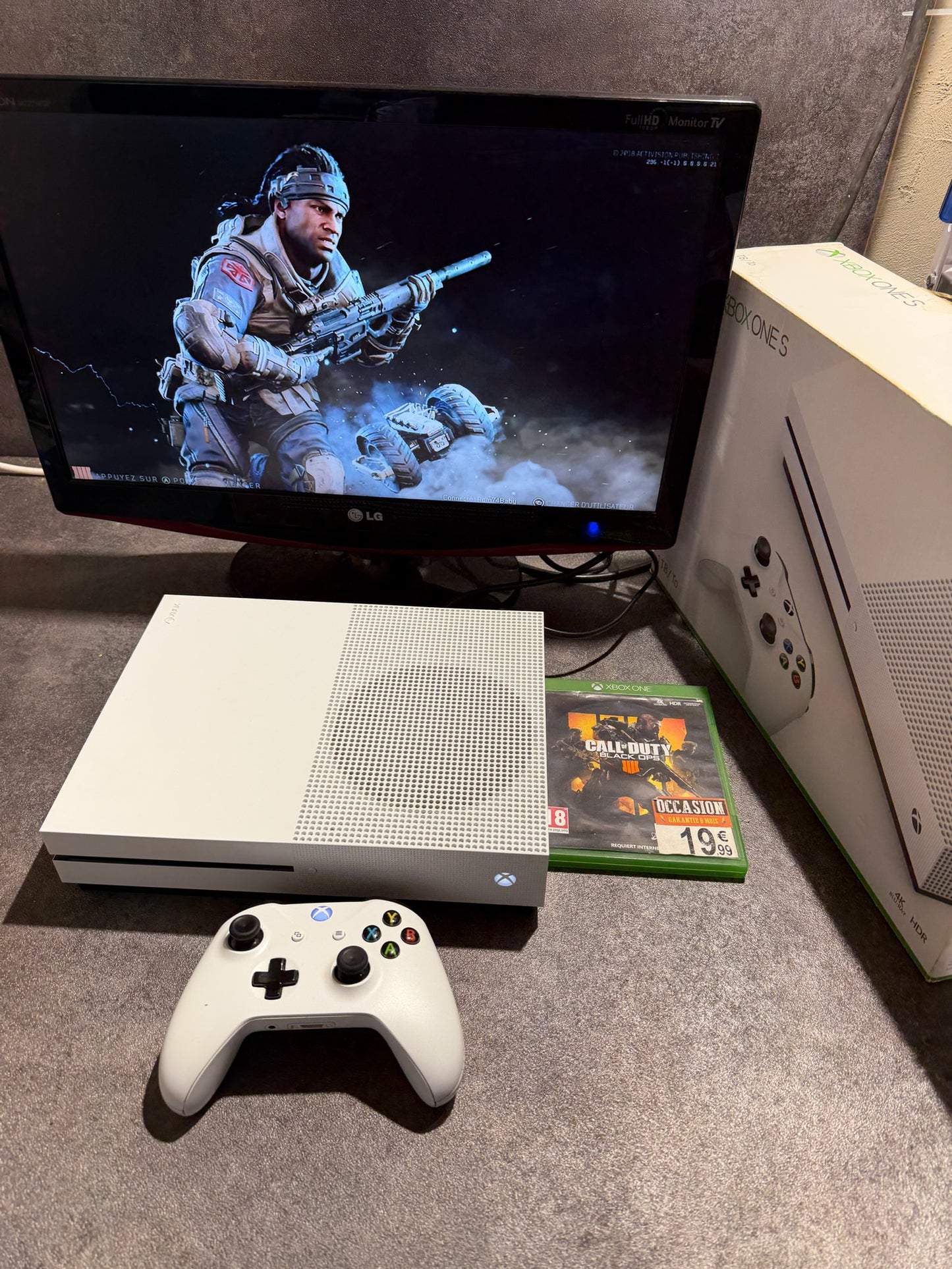 Console Xbox One S 1 To en boîte