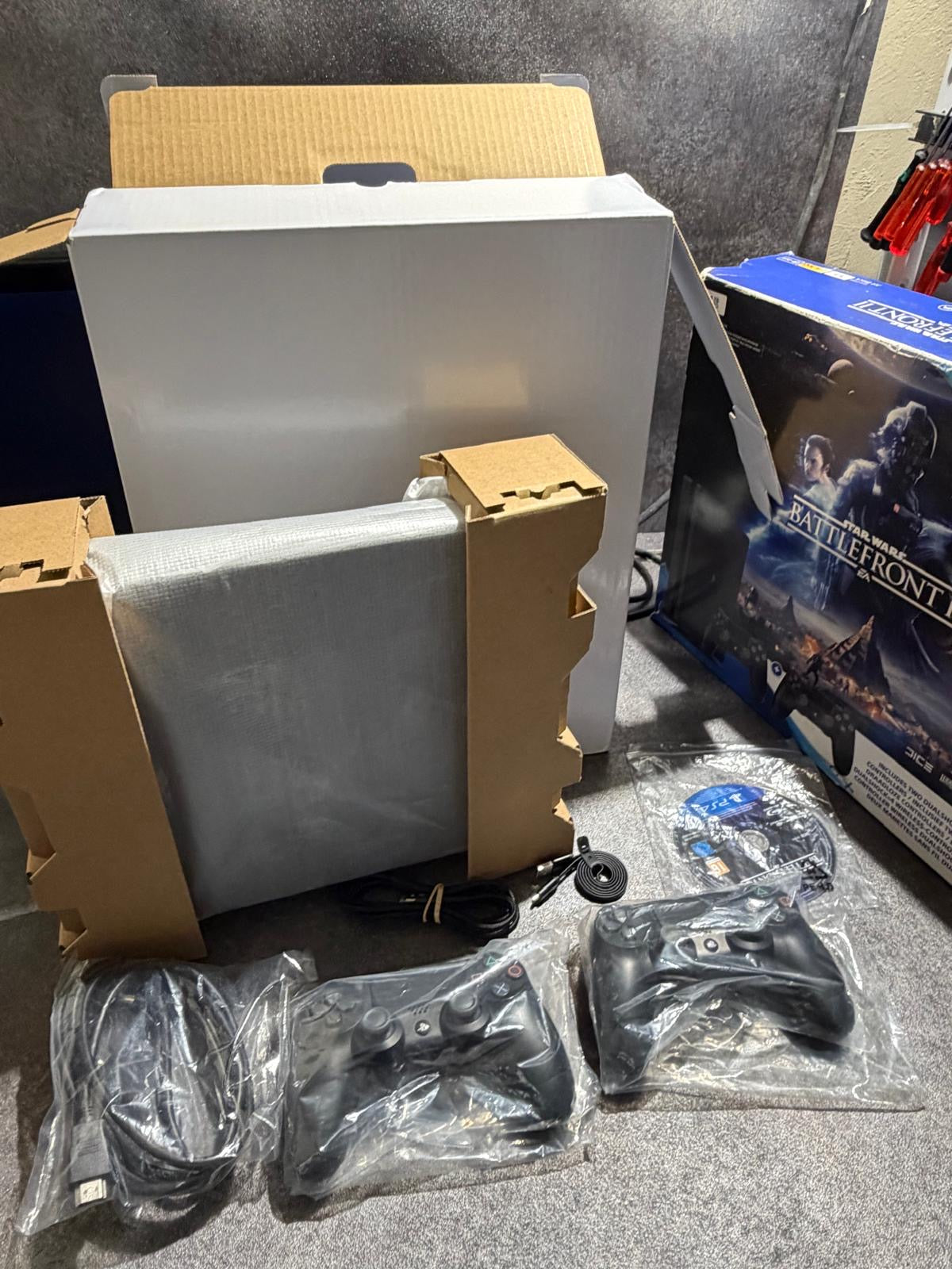 Console PS4 Star Wars Battlefront 2 en boîte