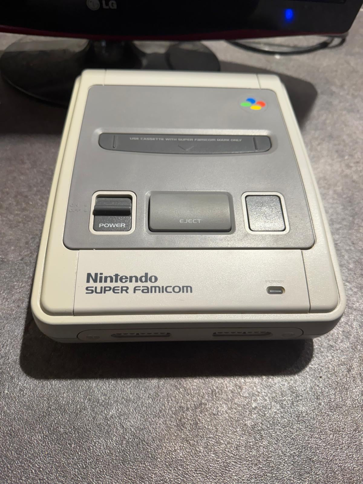 Console Super Nintendo Famicom japonaise + 2 manettes