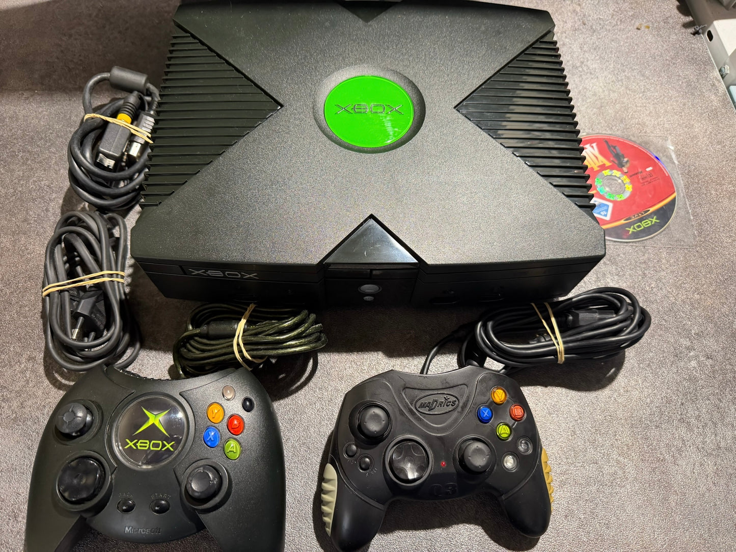 Console Xbox première génération + 2 manettes