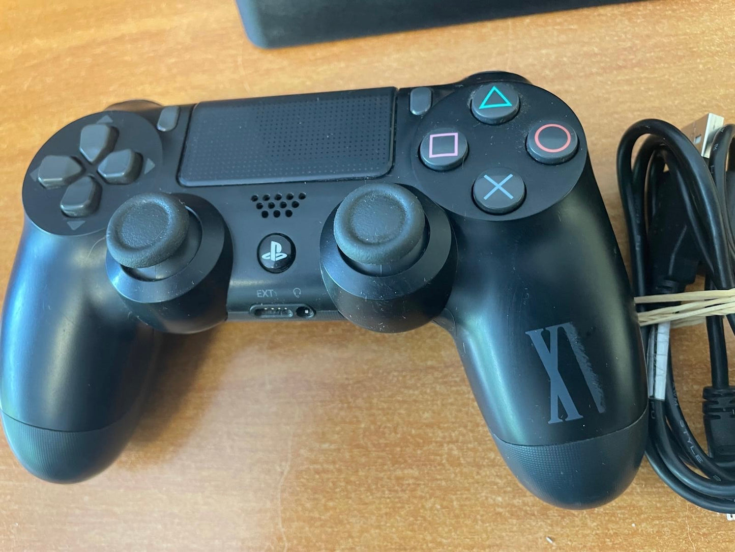 Console PS4 Slim 1 To Final Fantasy XV + 2 manettes