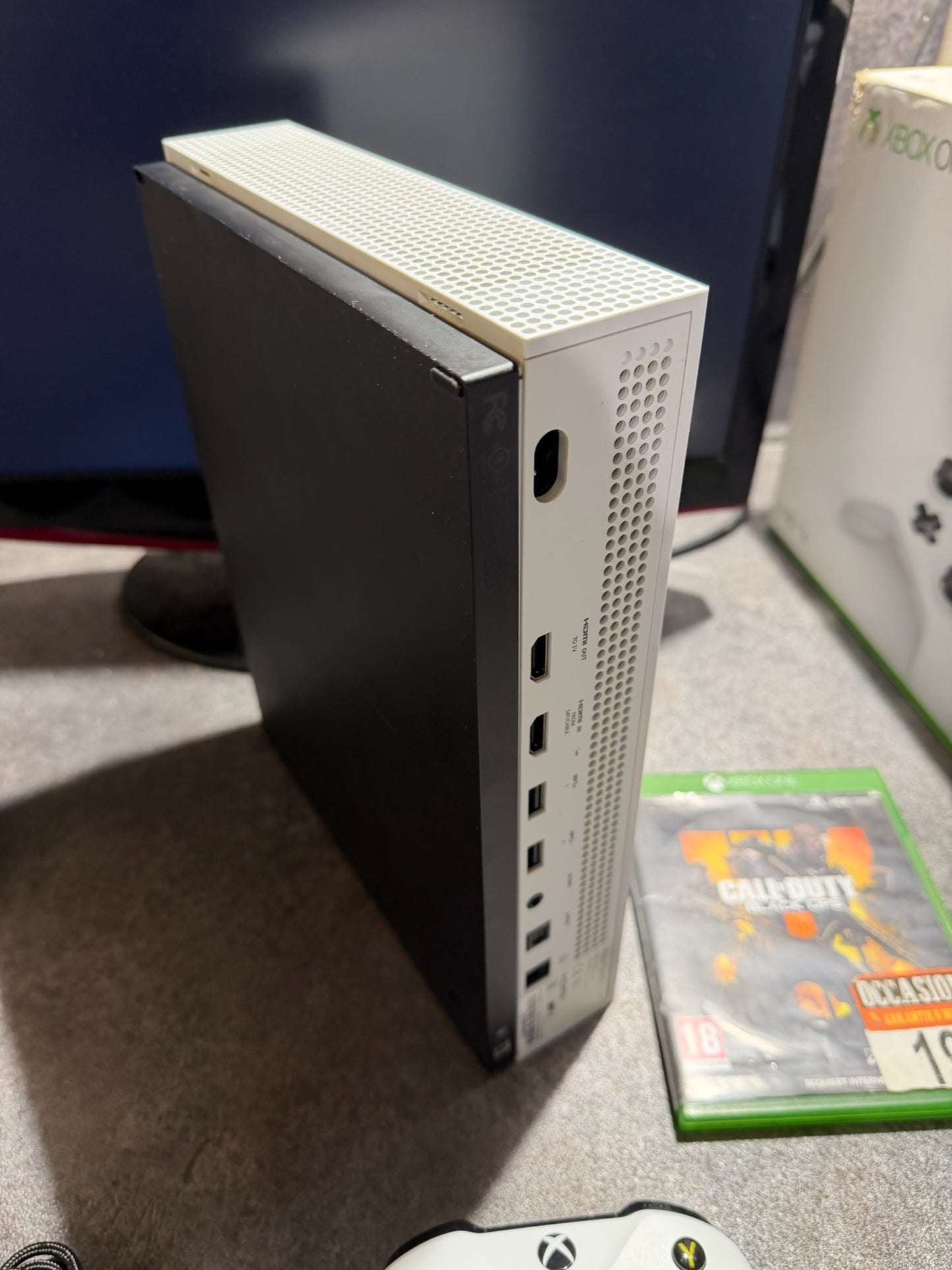 Console Xbox One S 1 To en boîte