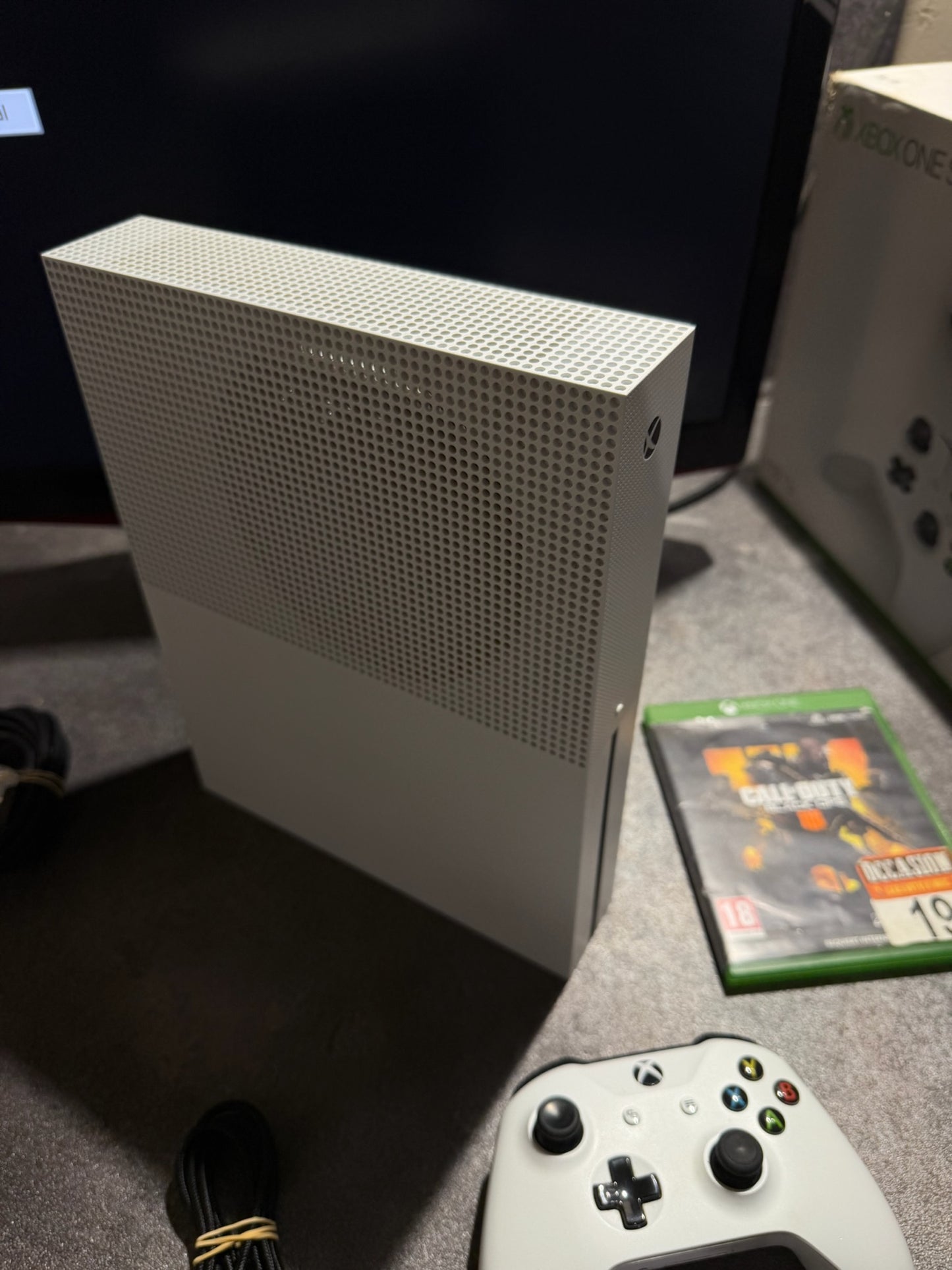 Console Xbox One S 1 To en boîte