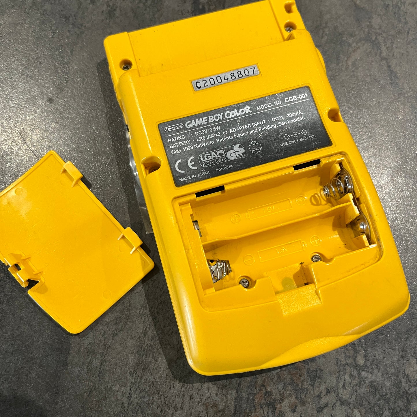 Console Nintendo Game Boy Color jaune - Fonctionnelle - Sans jeu